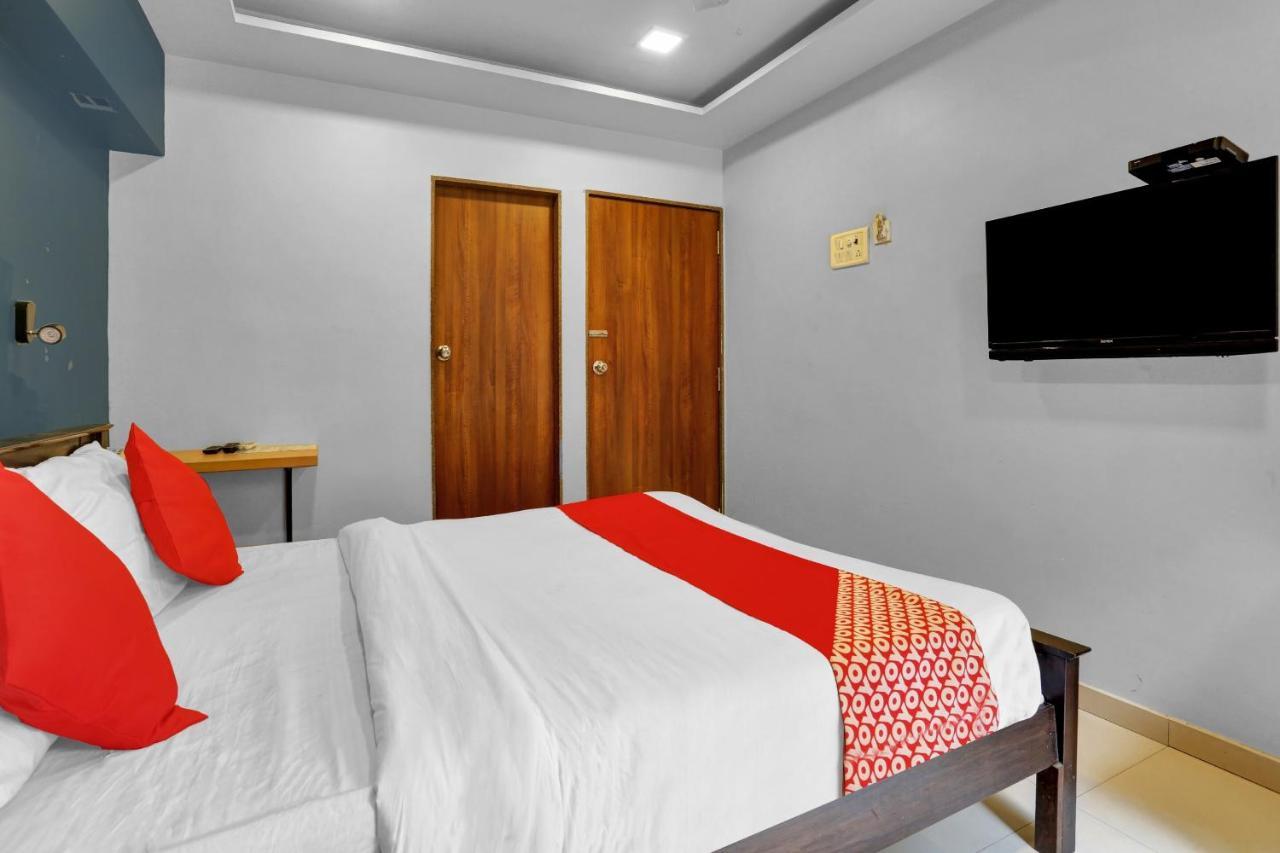Oyo Flagship 83355 Om Sai 3*
